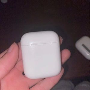 Apple Airpods charging case and right AirPod ONLY